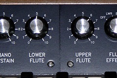 Flute levels can be controlled separately for the two halves of the keyboard.