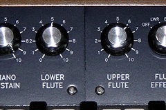 Flute levels can be controlled separately for the two halves of the keyboard.