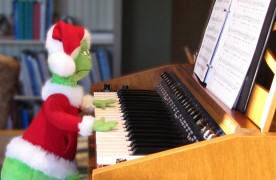 The Grinch playing my Stringz'n'Thingz