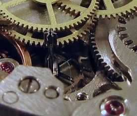 Close-up of the fibre caught in the escape wheel.