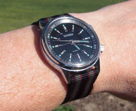 Sekonda alarm on "James Bond" colours.