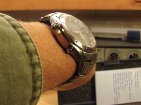 After reshaping the end links, the watch hugs my wrist better.