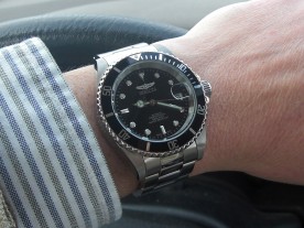 The stock Invicta 8926OB looks suspiciously like a Rolex Submariner.