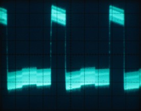 A violin tone, with clearly visible noise. Scale is 0.2ms/div horizontal and 20mV/div vertical.